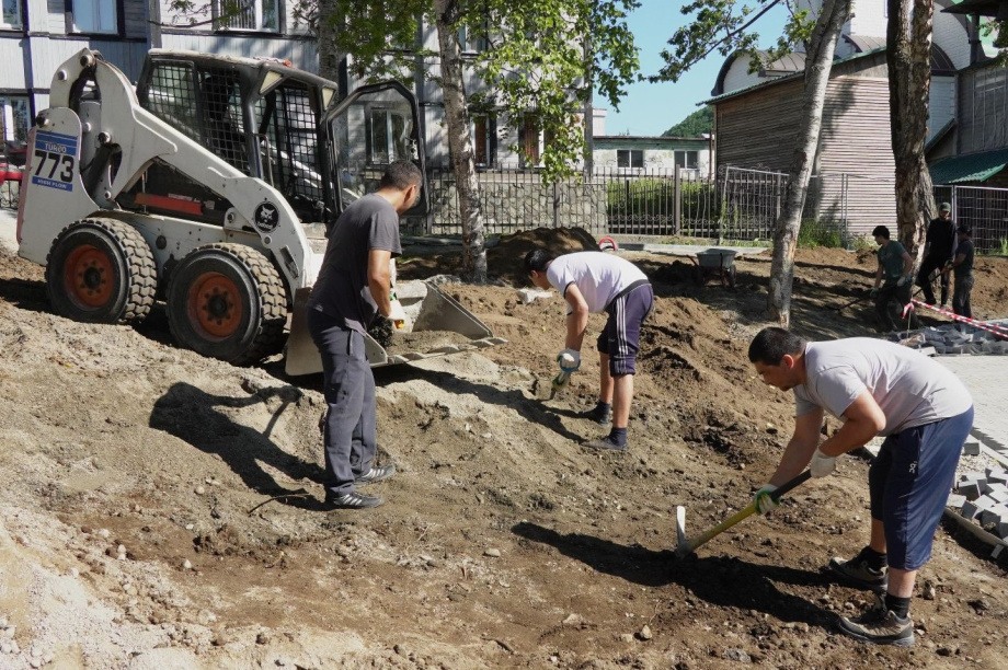 В Петропавловске-Камчатском завершается второй этап благоустройства сквера Свободы. Фото: администрация ПКГО. Фотография 3