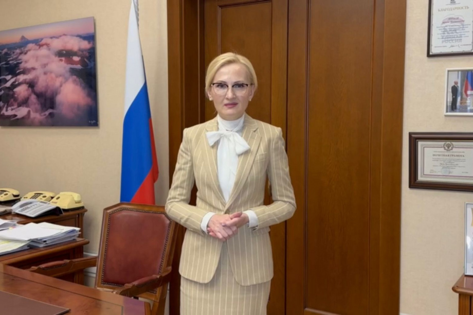 Сотрудники Тымлатского рыбокомбината получили благодарственные письма от Ирины Яровой. фото: пресс-служба Ирины Яровой. Фотография 1