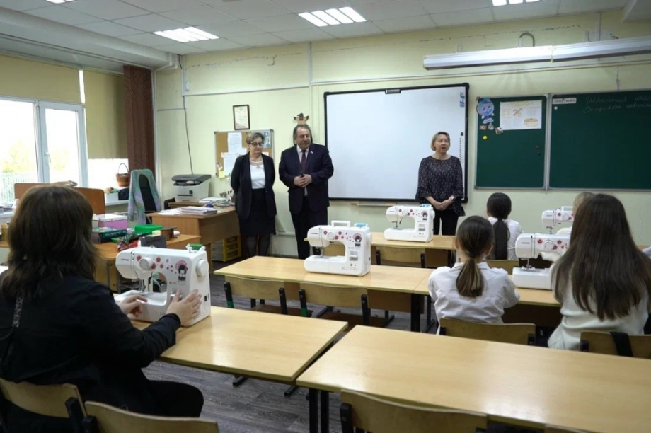 Депутаты Городской Думы на Камчатке проверили использование выделенных денег школе №45. Фото: Городская Дума