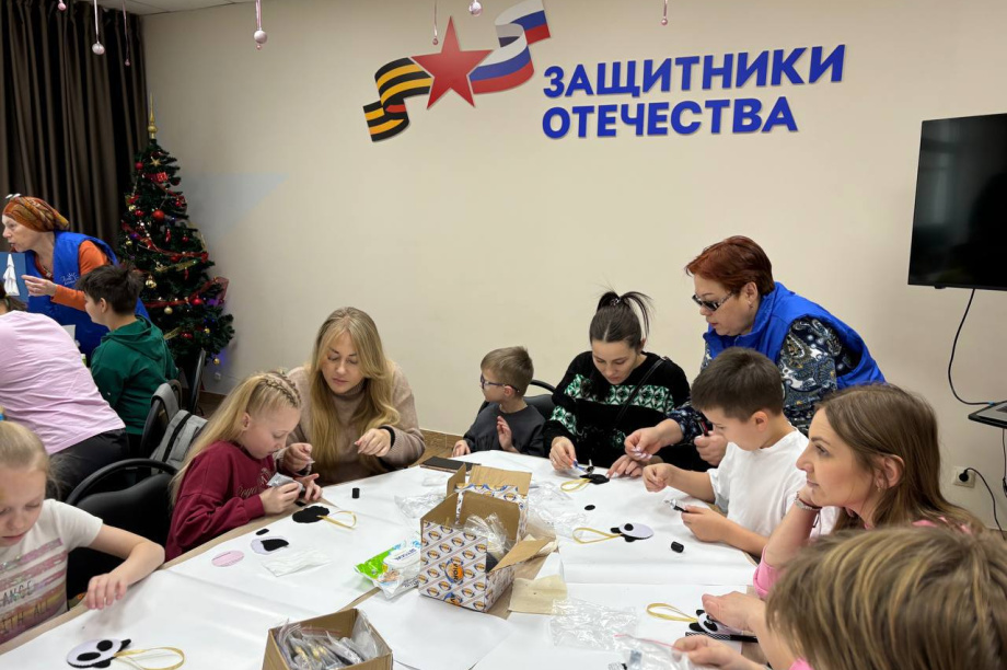 В камчатском филиале «Защитники Отечества» провели новогодние «Семейные мастерские». Фото: «Защитника Отечества» (Камчатка). Фотография 5