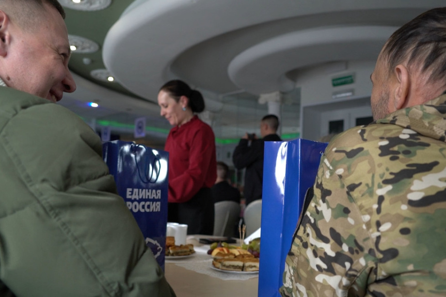 «Женское движение Единой России» чествует бойцов СВО и героев ВОВ. Фото организаторов. Фотография 3