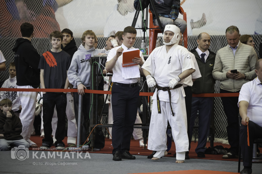 На Камчатке состоялся Чемпионат и первенство ДФО по каратэ-киокусинкай (фоторепортаж). Фото: «Камчатка Сегодня» \ Игорь Сафончик. Фотография 85