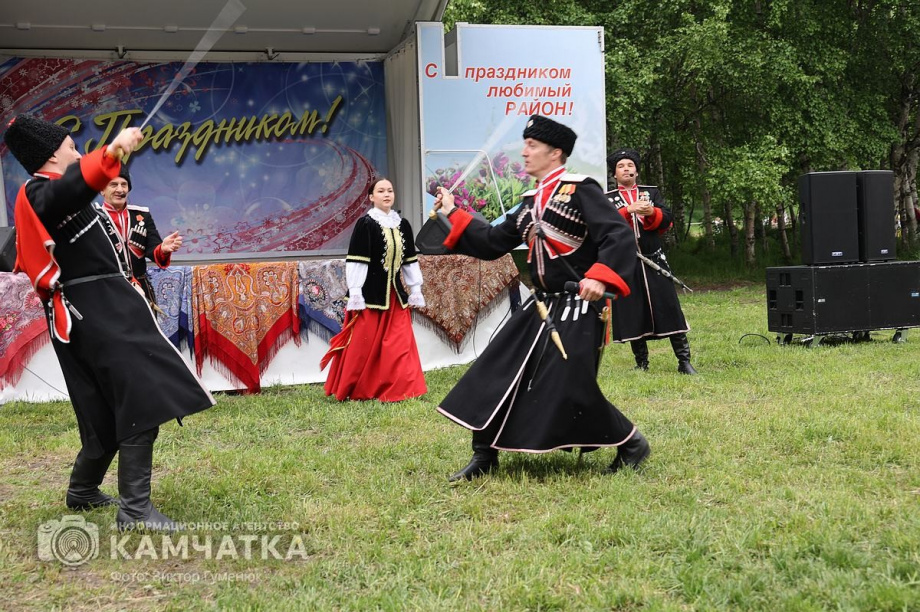 Мы славяне! — народное гуляние в Елизово было ярким и позитивным. Фото: ИА «Камчатка» \ Виктор Гуменюк. Фотография 21