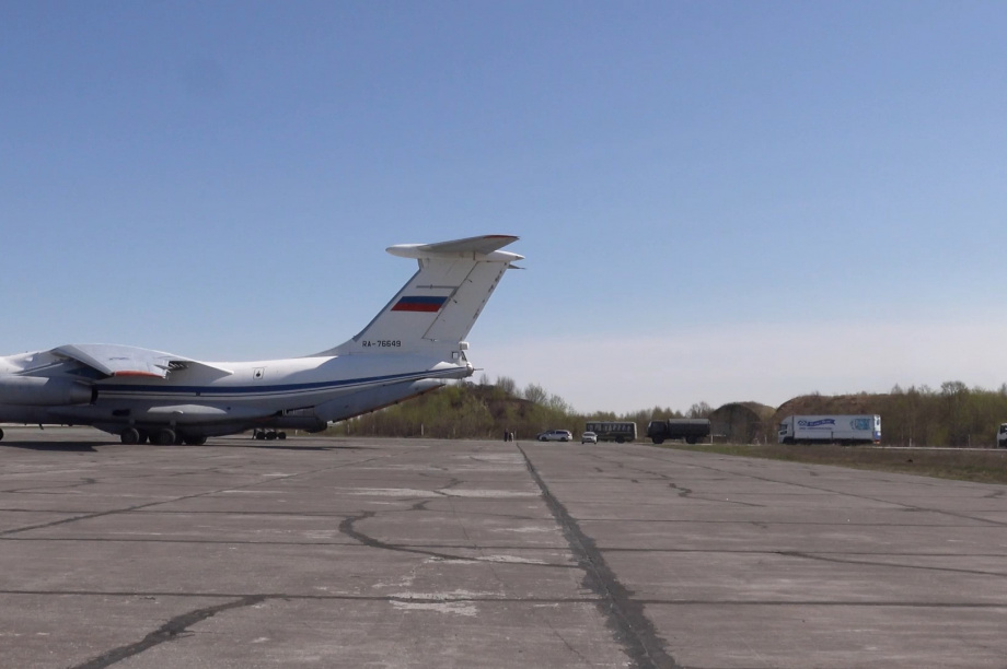 С Камчатки военным самолетом отправили 17 тонн гуманитарной помощи для ЛДНР. Фото: kamgov.ru. Фотография 8
