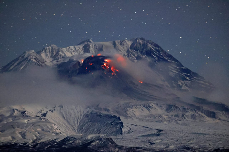 Вулкан Шивелуч на Камчатке готовится к мощному извержению - учёные . Фото: Юрий Демянчук. Фотография 1