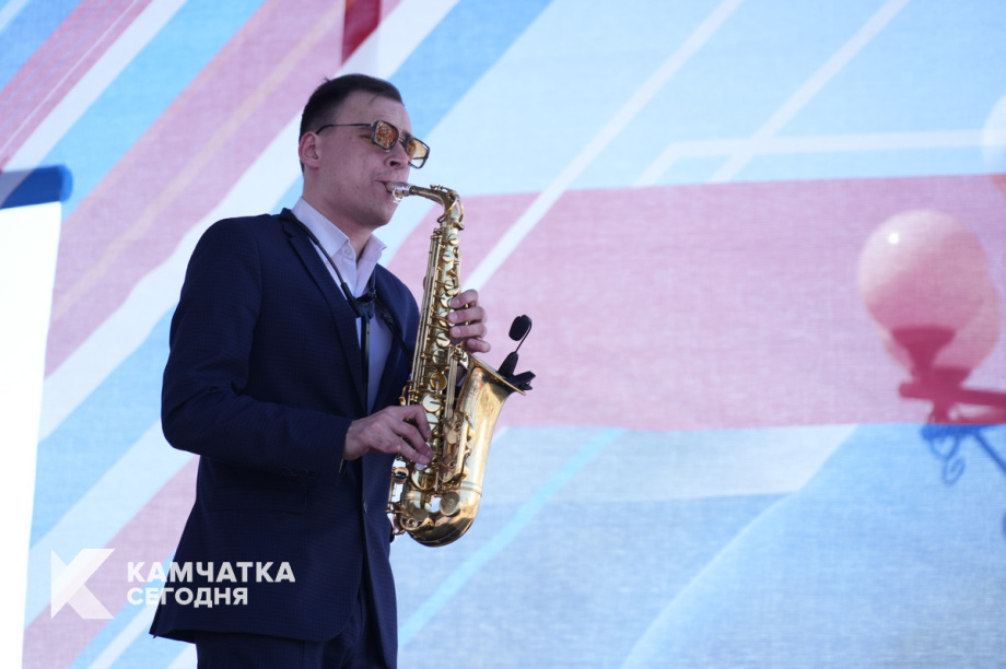 Тысячи камчатцев вышли на первомайское шествие на площади Ленина (фоторепортаж). Фото: ИА «Камчатка». Фотография 40
