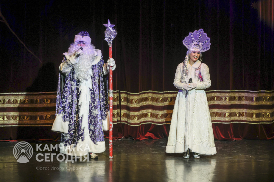Пятьсот детей побывали на Губернаторской ёлке на Камчатке. Фото: ИА «Камчатка»/Игорь Сафончик. Фотография 61