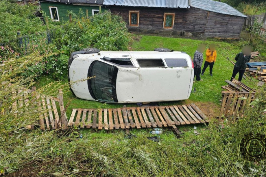 Пассажирка получила травмы при опрокидывании иномарки в Петропавловске-Камчатском. Фото: Госавтоинспекция Камчатского края
