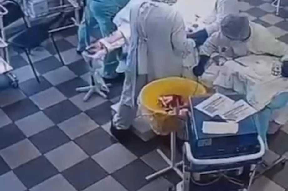 Врачей, не прервавших операцию во время землетрясения на Камчатке представят к наградам. 