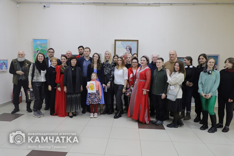 Художественная выставка «Место встречи» открылась на Камчатке. Фоторепортаж. фото: Виктор Гуменюк. Фотография 57