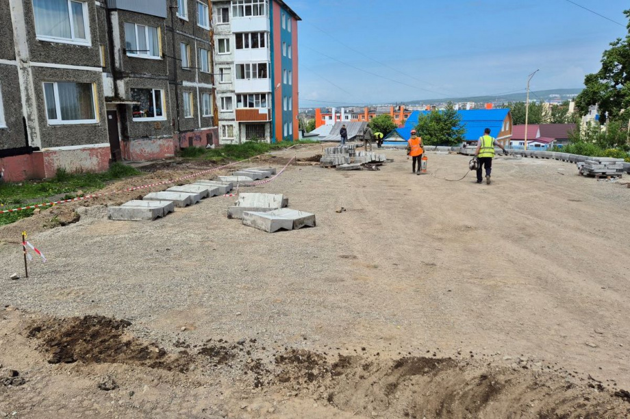 В ремонте микрорайона «Мишенный-3» в Петропавловске задействуют больше рабочих. Фото: Олеся Сурина, pkgo.ru. Фотография 4