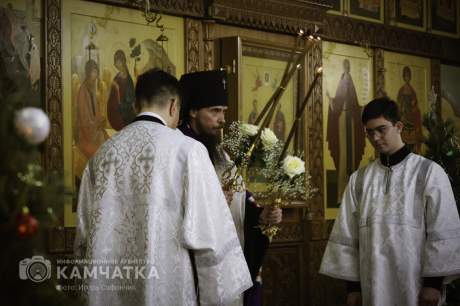 Рождественская служба в соборе Святой Троицы на Камчатке (фоторепортаж). Фото: «Камчатка Сегодня» \ Игорь Сафончик. Фотография 31