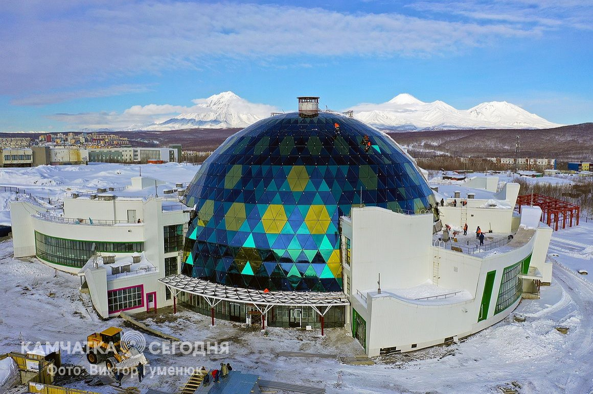 Полностью остеклили купол нового театра кукол на Камчатке. Фотоподборка. Фото: Виктор Гуменюк. Фотография 68