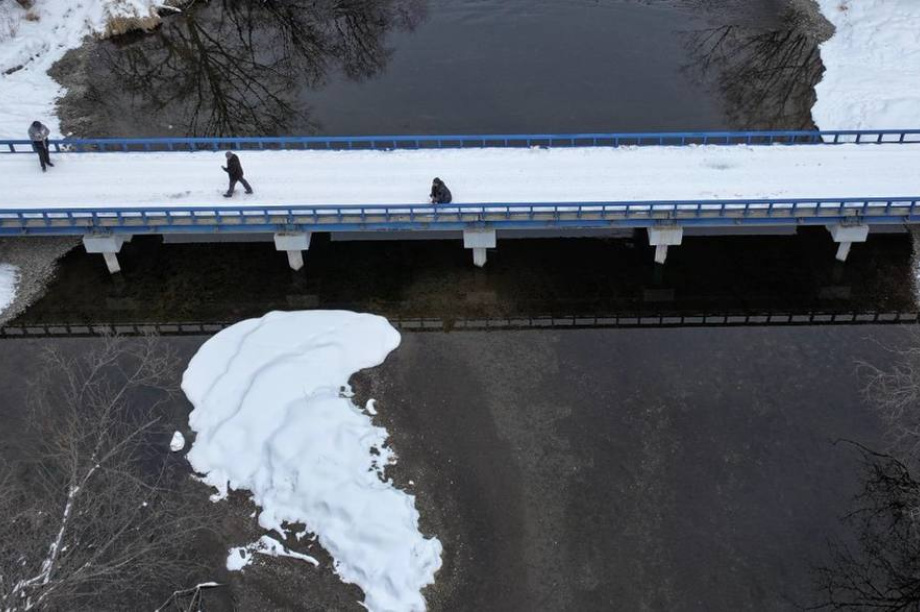 Незаконную мостовую переправу, построенную для рыболовного туризма, снесут на Камчатке. Фото: прокуратура Камчатского края