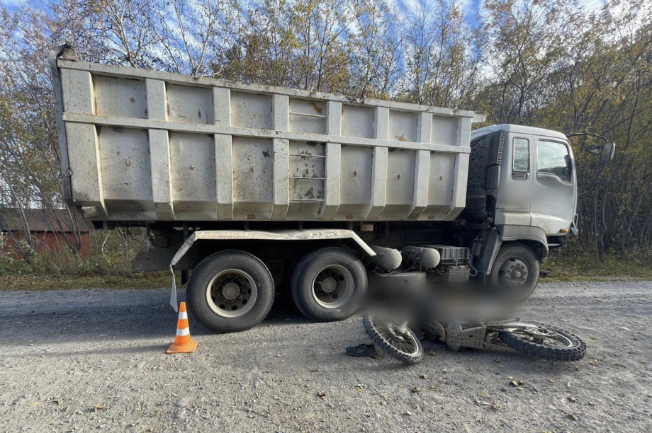 Мотоциклист погиб при столкновении с грузовым автомобилем в Вилючинске. фото: Госавтоинспекция