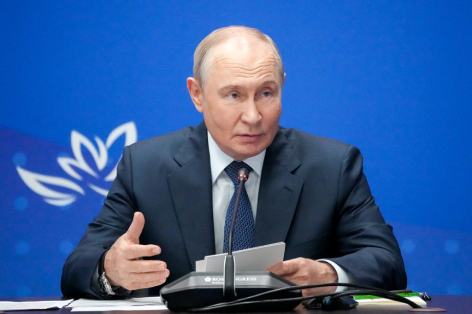 Путин на ВЭФ-2026: единая ТОР на Дальнем Востоке начнёт работать с 1 января 2027 года. Фото: Росконгресс/Александр Жолобов,Сергей Лукин. Фотография 1