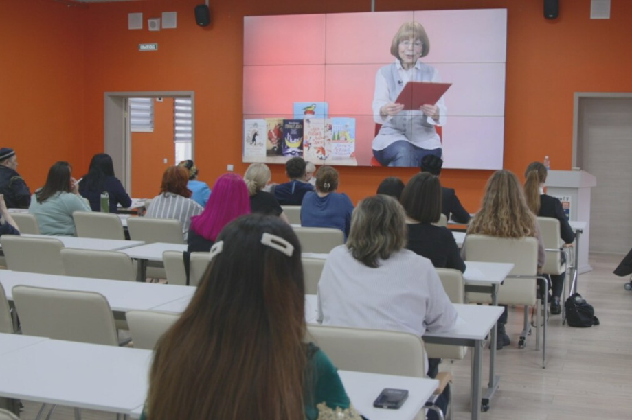 Тотальный диктант на Камчатке собрал около 200 энтузиастов русского языка. Фото: kamgov.ru. Фотография 3