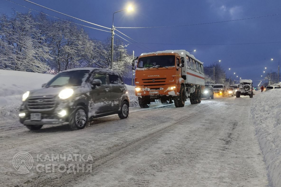 Петропавловск-Камчатский продолжает жить по особому транспортному расписанию. 