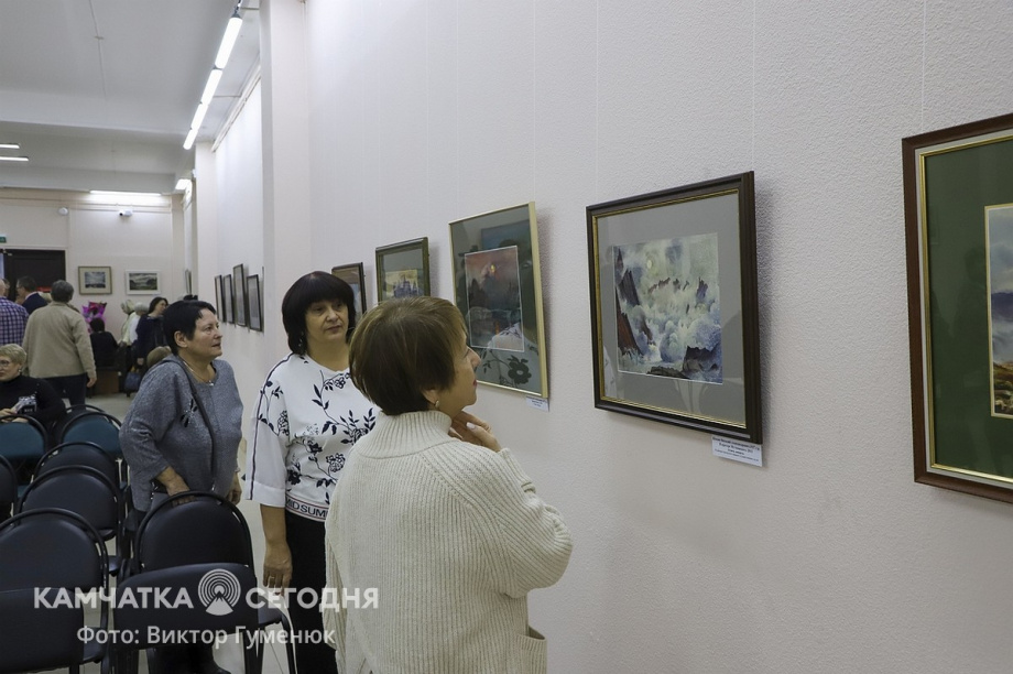 Открытие персональной юбилейной выставки Виталия Шохина «Мой вернисаж» на Камчатке. Фоторепортаж. Фото: Виктор Гуменюк\ИА "Камчатка". Фотография 6