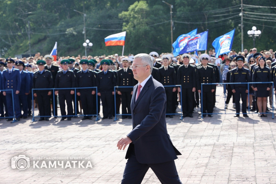 Триколор на главной площади Петропавловска-Камчатского - главный герой и триумфатор  . Фото: ИА «Камчатка» \ Виктор Гуменюк. Фотография 29