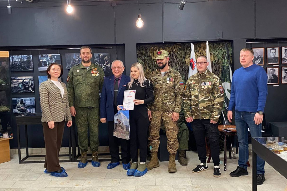 Победителям камчатского конкурса «Нарисуй защитника Отечества» вручили дипломы и подарки  . Фото: филиал Фонда «Защитники Отечества». Фотография 3