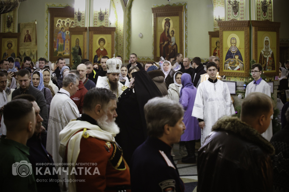 Рождественская служба в соборе Святой Троицы на Камчатке (фоторепортаж). Фото: «Камчатка Сегодня» \ Игорь Сафончик. Фотография 61