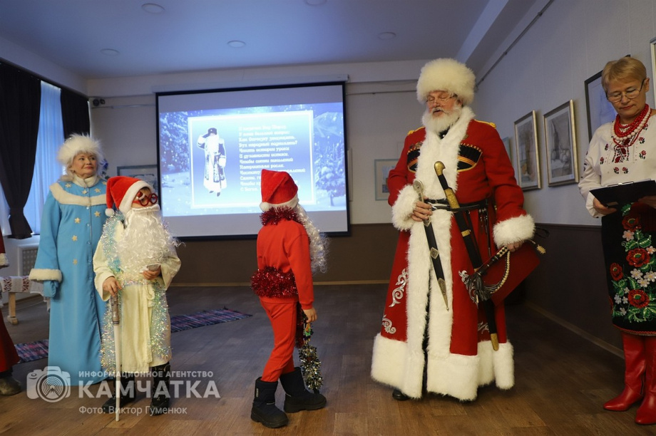 Святочные традиции вспоминали в краевой библиотеке Камчатки. Фото: Виктор Гуменюк. Фотография 24