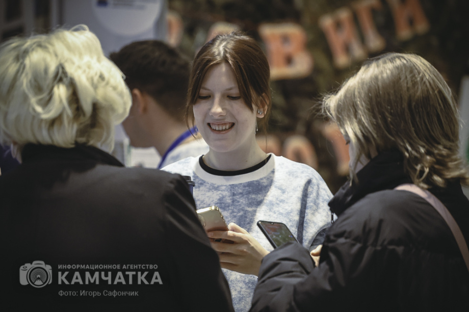XIV-я Ярмарка социальных инициатив состоялась в Петропавловске-Камчатском (фоторепортаж). Фото: «Камчатка Сегодня» \ Игорь Сафончик. Фотография 37