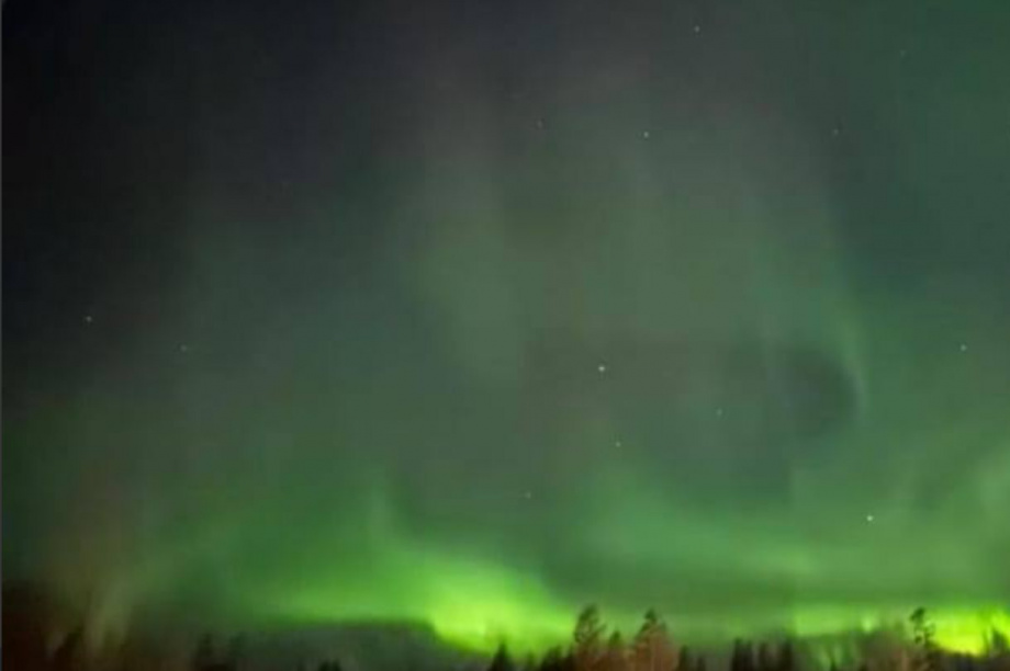 Космическая феерия в небе над севером Камчатки. Фото: тг. Камчатский Север. Фотография 1