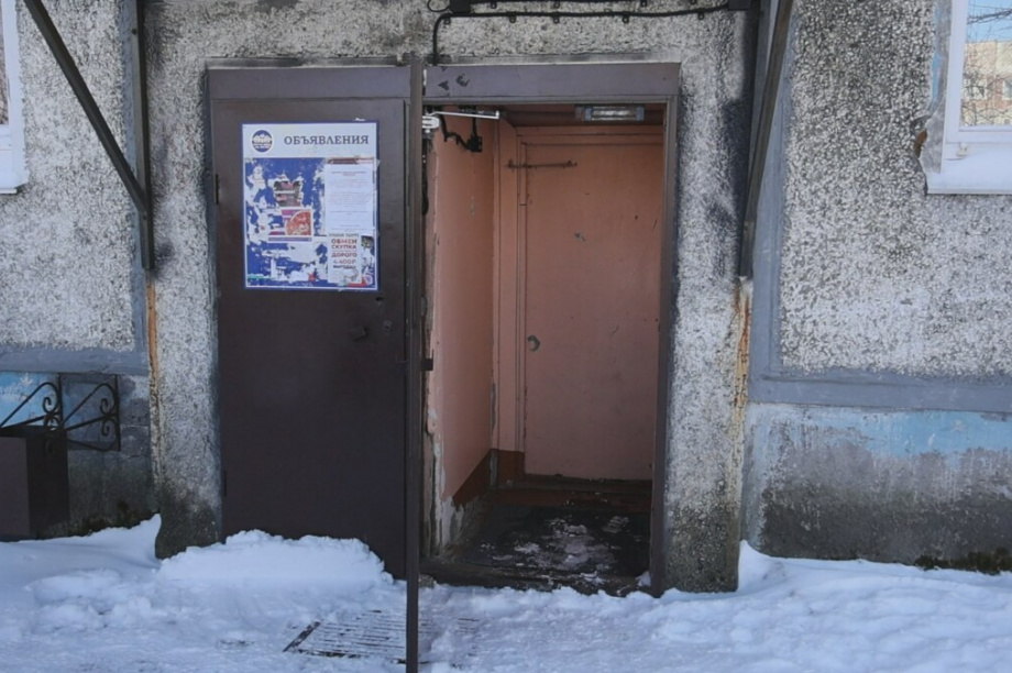 Управляющую компанию на Камчатке заставили отремонтировать разрушенный подъезд. Фото: kamgov.ru. Фотография 2