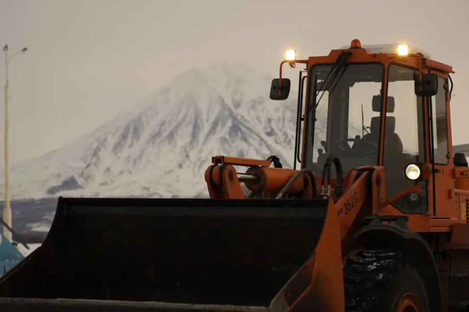 Первая партия снегоуборочной техники поступила на Камчатку из Сахалина. Фото: kamgov.ru. Фотография 3