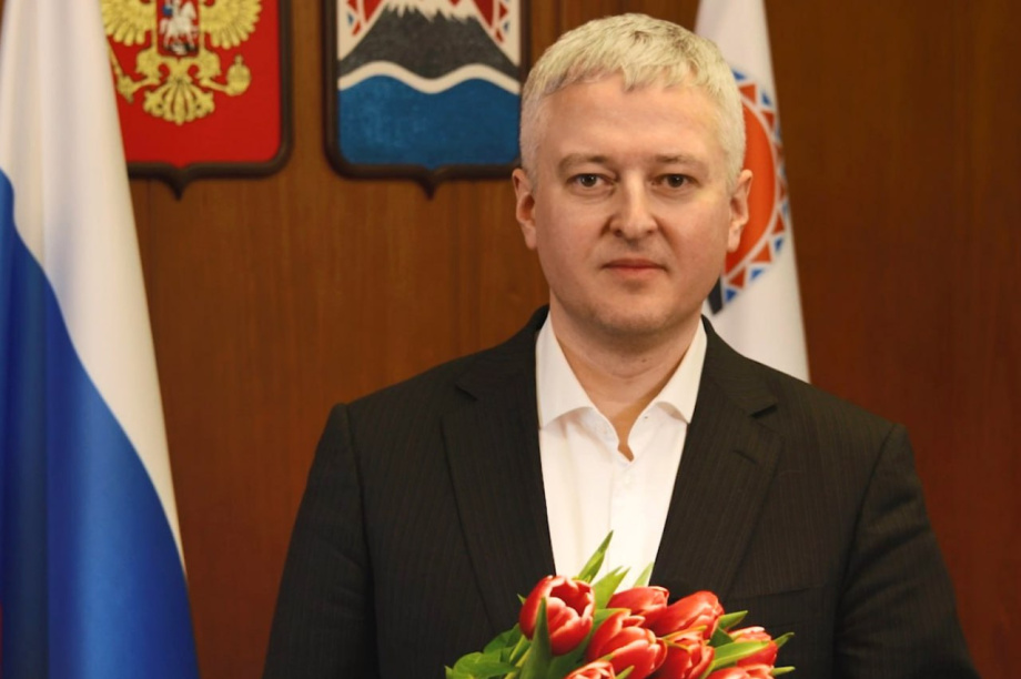 Владимир Солодов поздравил жительниц Камчатки с Праздником весны. kamgov.ru