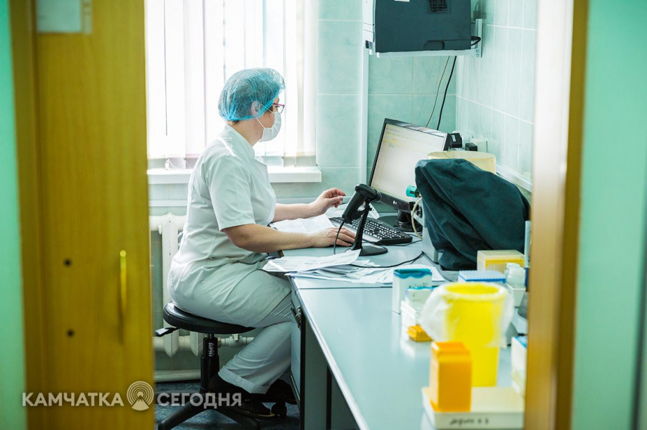 Главный врач Камчатского Центра СПИД встретилась с трудовыми коллективами – медики. 