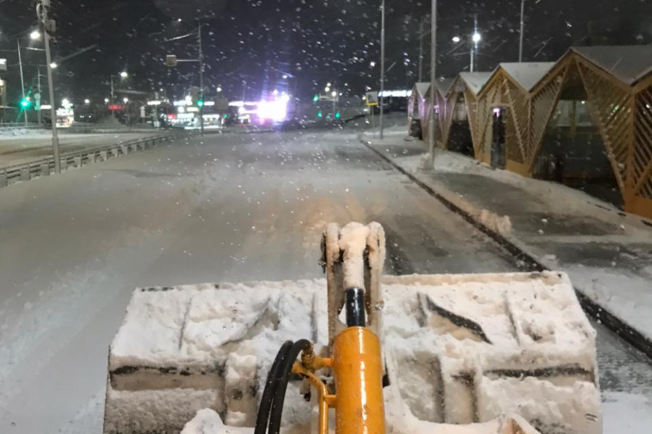 Спецтехника вышла на расчистку столицы Камчатки от снега. Фото: администрация ПКГО. Фотография 8