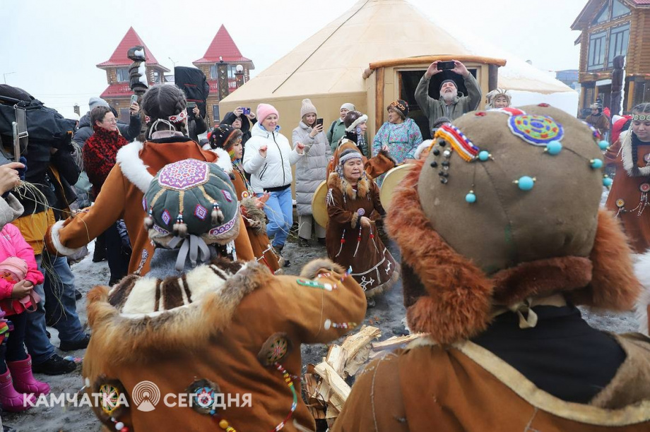 Корякский обрядовый праздник Хололо отметили в Петропавловске-Камчатском. Фоторепортаж. Фото: Виктор Гуменюк\ИА "Камчатка". Фотография 28