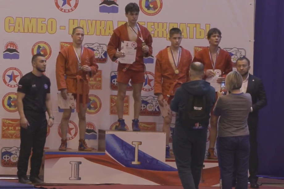Более 150 юных самбистов собрались на первенстве ДФО на Камчатке. Скрин с видео портала . Фотография 21