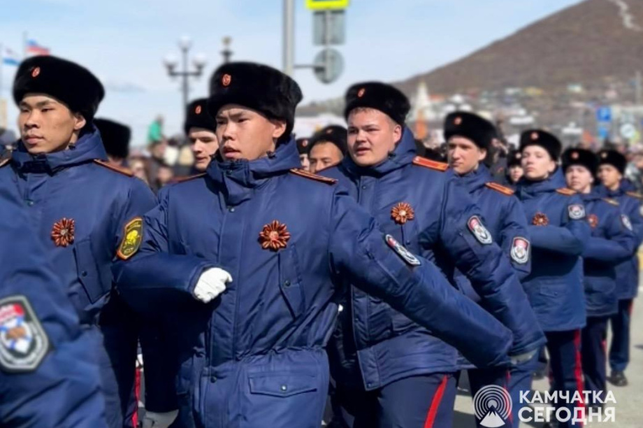 Отметить День Победы в центр Петропавловска-Камчатского пришли тысячи горожан. . Фотография 15