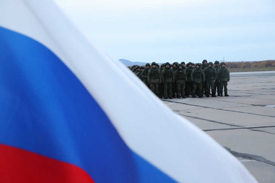 Мобилизованных жителей Камчатки торжественно проводили к месту несения службы. Фото: Виктор Гуменюк. Фотография 2