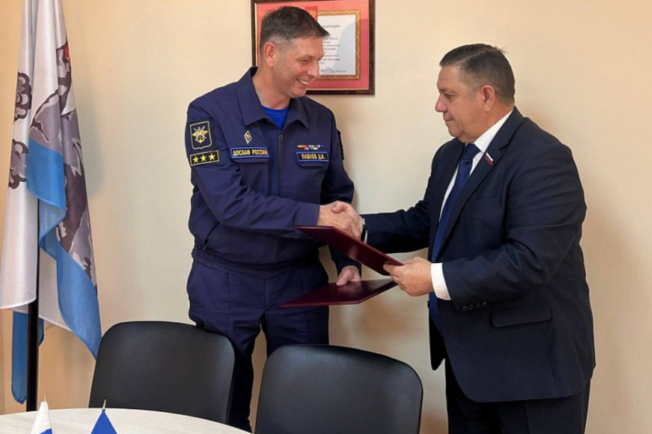 Председатель Думы ПКГО подписал договор  о сотрудничестве с ДОСААФ России в Камчатском крае. Фото: Дума ПКГО. Фотография 3