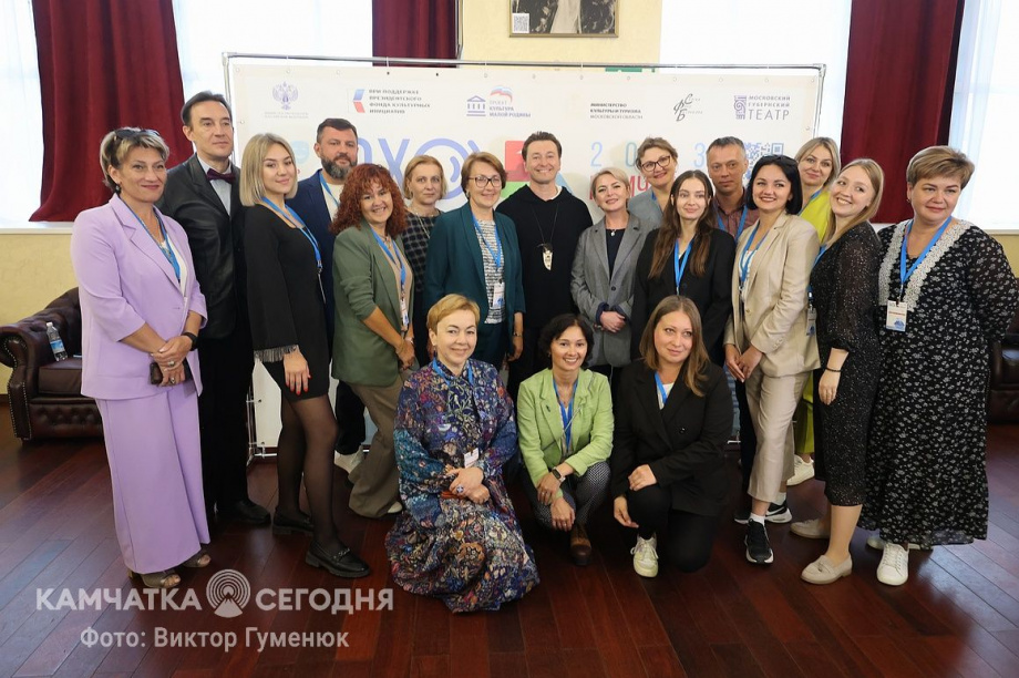 Встреча народного артиста РФ Сергея Безрукова с камчатскими журналистами. Фоторепортаж. Фото: Виктор Гуменюк. Фотография 8