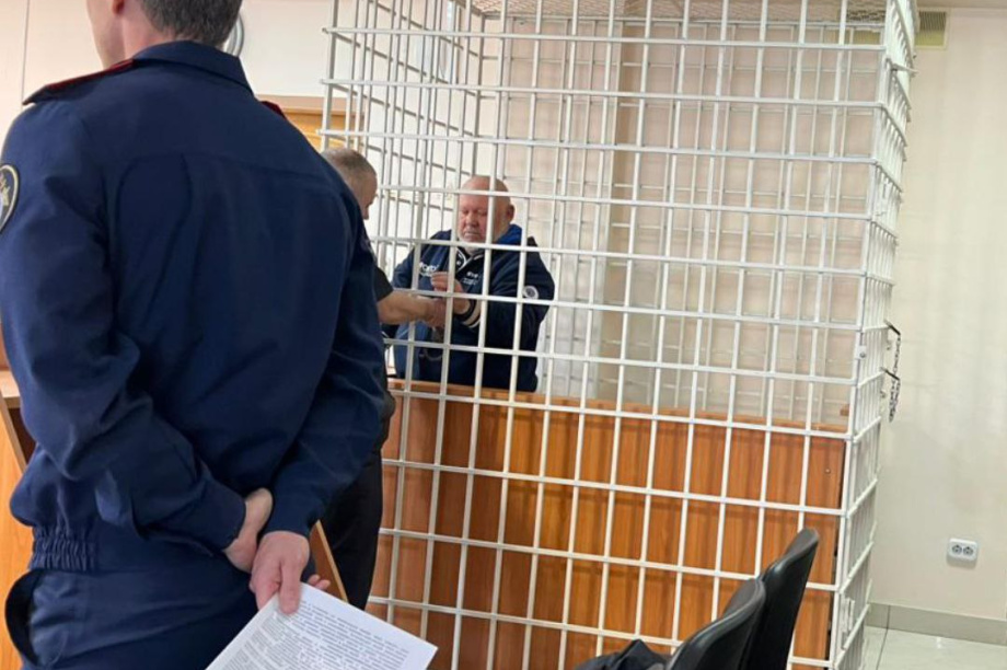 Дорожного магната с Камчатки отправили в СИЗО за недоделанный асфальт и пропавший щебень . Фото: Петропавловск-Камчатский городской суд