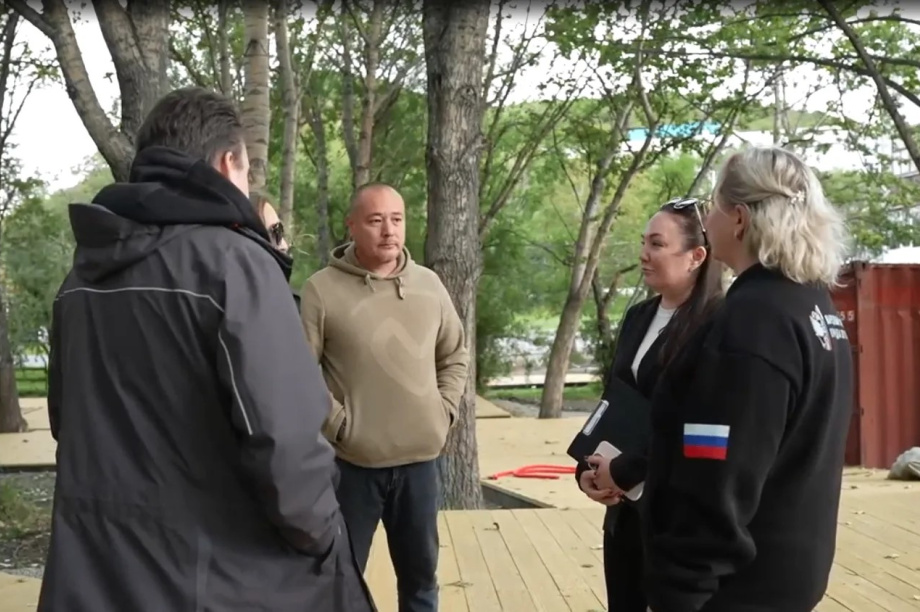Губернаторский контроль проверил благоустройство прогулочной зоны на Пограничной в столице Камчатки. Фото: kamgov.ru. Фотография 1