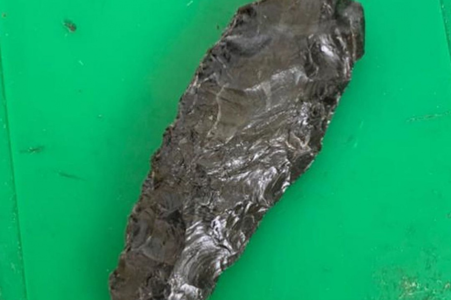 Древние ножи, скребки и наконечники стрел нашли на Камчатке. Фото: instagram.com/ohranakultnaslediya/. Фотография 5