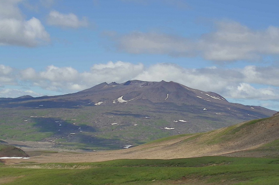 Новую сейсмостанцию установили в районе вулкана Мутновского на Камчатке. https://t.me/kbgsras. Фотография 3