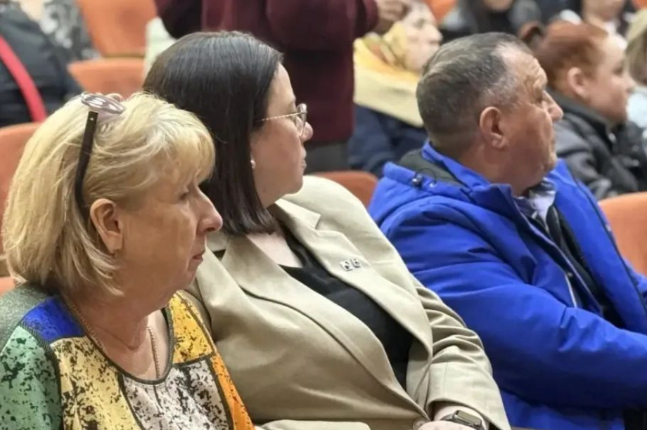 В Петропавловске-Камчатском обсудили вопросы благоустройства, образования и медицины. Фото: kamgov.ru. Фотография 3