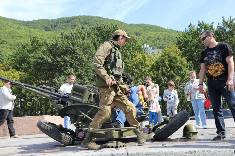 Форум Армия-2021 проходит на Камчатке. Посмотреть выставку пришел даже енот. Фото: Виктор Гуменюк. Фотография 31