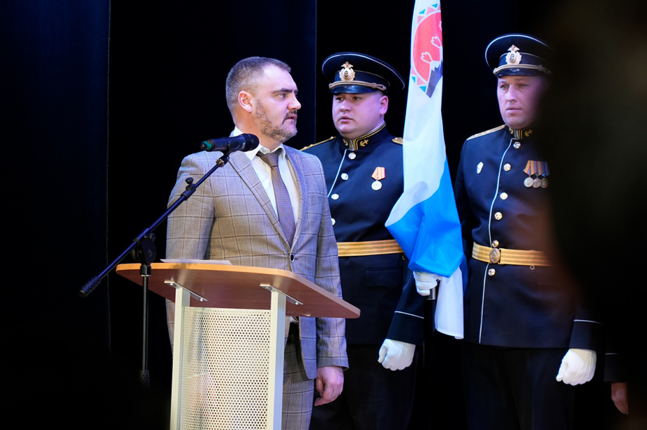 Олег Бондаренко официально вступил в должность главы Вилючинска. Фото: ИА "Камчатка". Фотография 4