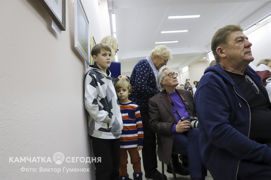 Открытие персональной юбилейной выставки Виталия Шохина «Мой вернисаж» на Камчатке. Фоторепортаж. Фото: Виктор Гуменюк\ИА "Камчатка". Фотография 28