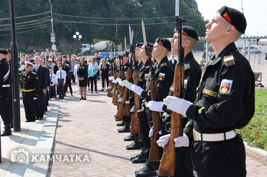 Триколор на главной площади Петропавловска-Камчатского - главный герой и триумфатор  . Фото: ИА «Камчатка» \ Виктор Гуменюк. Фотография 28