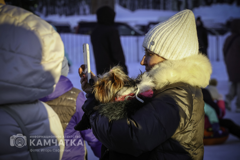 В Петропавловске-Камчатском продолжаются новогодние развлечения (фоторепортаж). Фото: «Камчатка Сегодня» \ Игорь Сафончик. Фотография 45